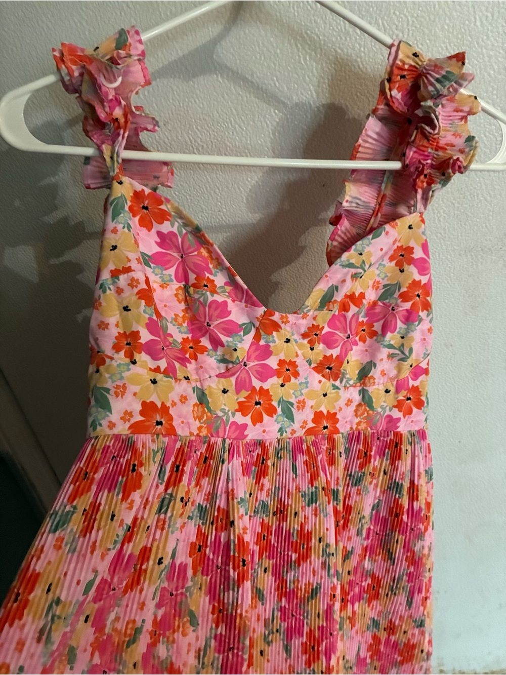 Beautiful little sundress. Bright and flirty and so cute